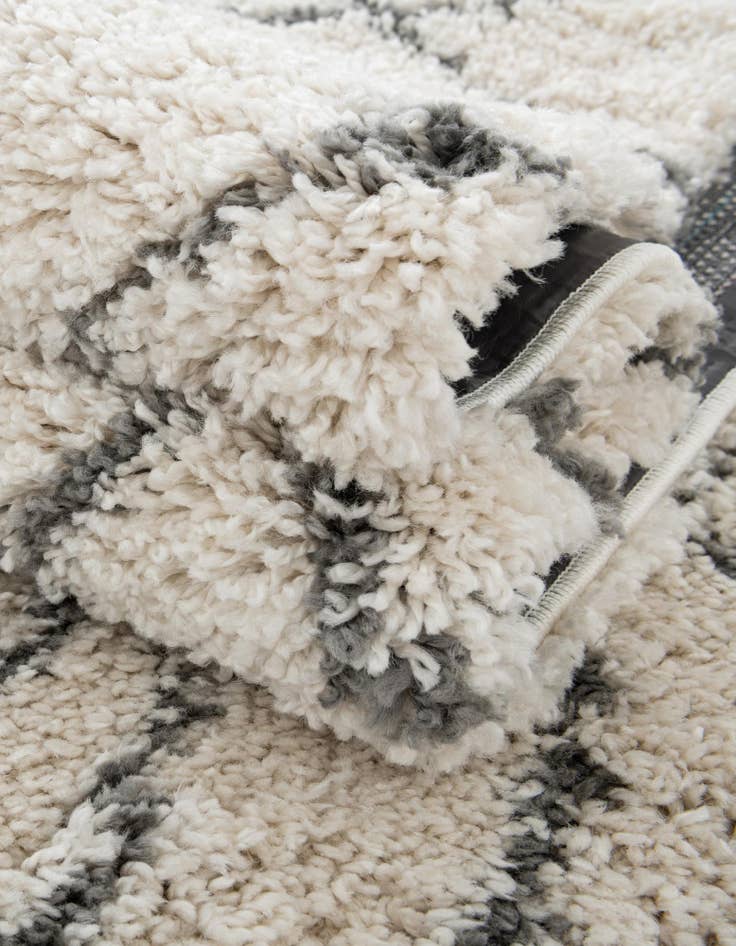 Detail image of 4' x 4' Moroccan Shag Square Rug