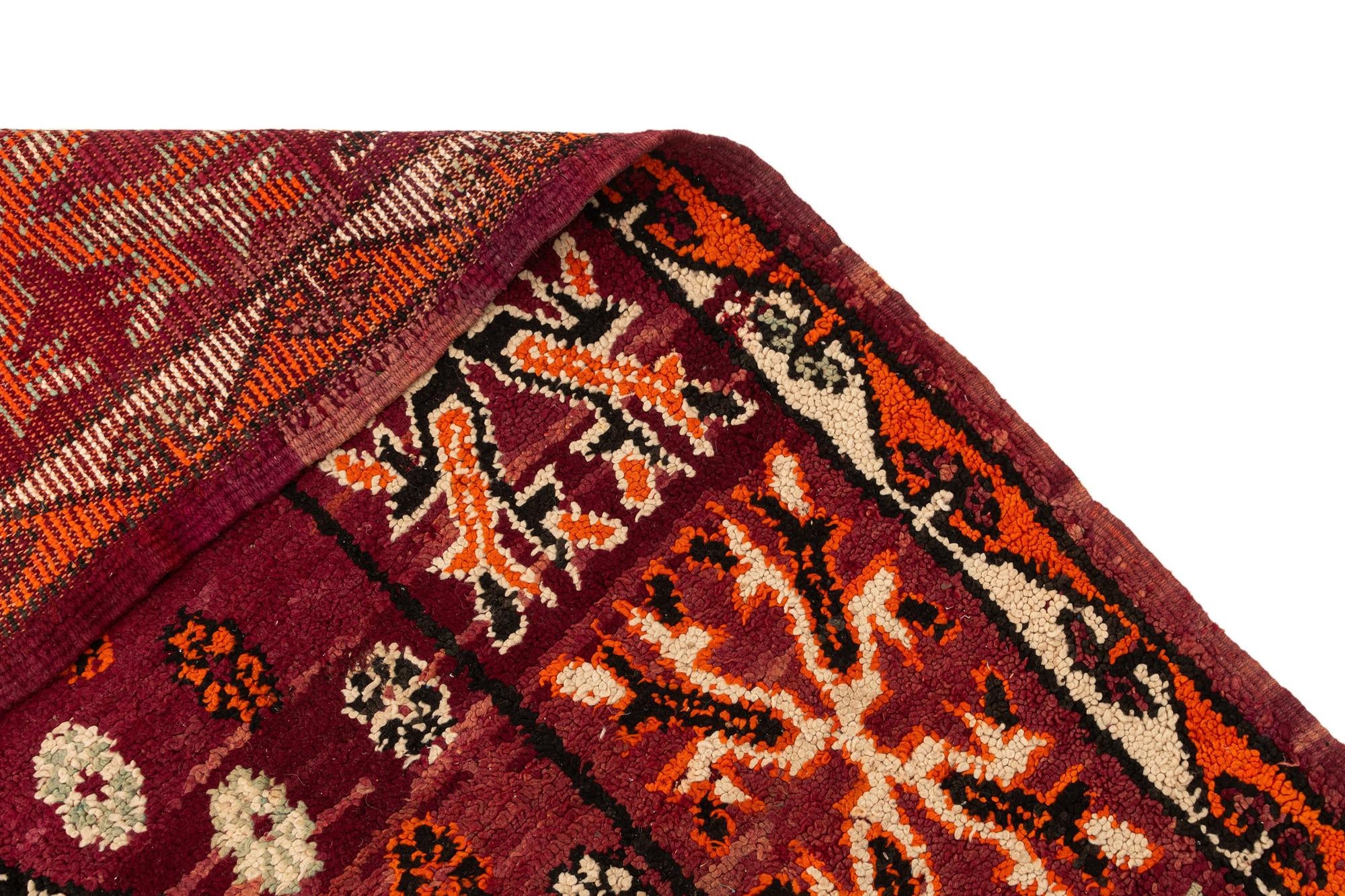 6' 11 x 10' 6 Berber Rug