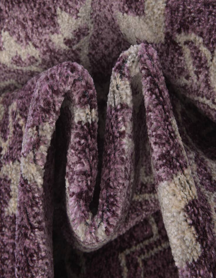 Detail image of 3' 3 x 5' 3 Damask Rug