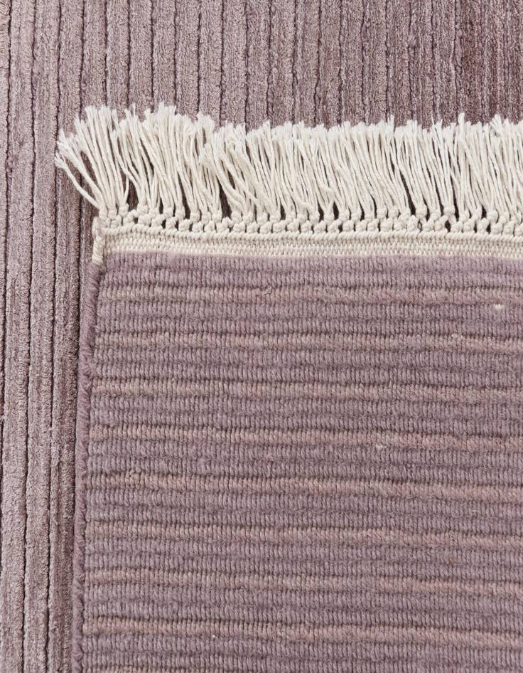 Detail image of 6' 5 x 9' 10  Hand Knotted Darya Wool Rug