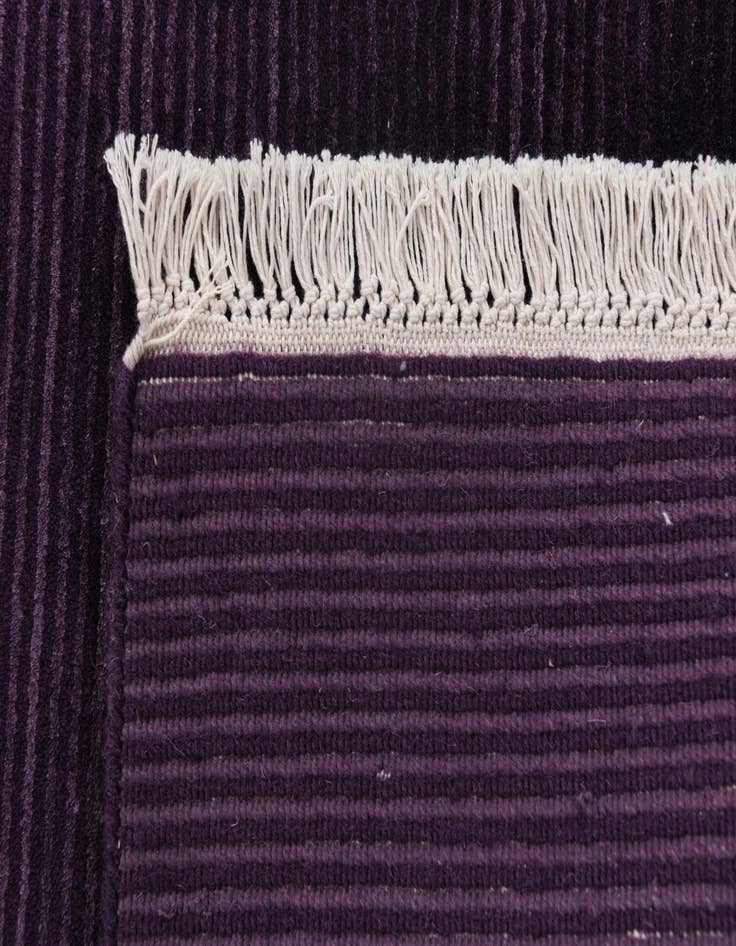 Detail image of 6' 8 x 9' 11  Hand Knotted Darya Wool Rug