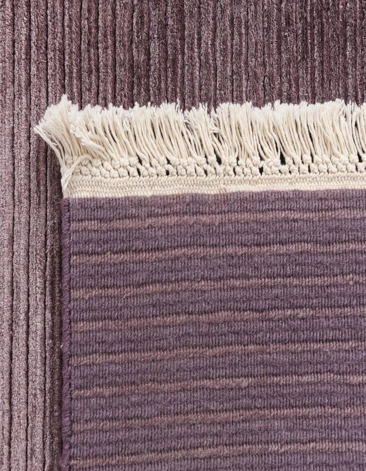 Detail image of 6' 6 x 9' 10  Hand Knotted Darya Wool Rug