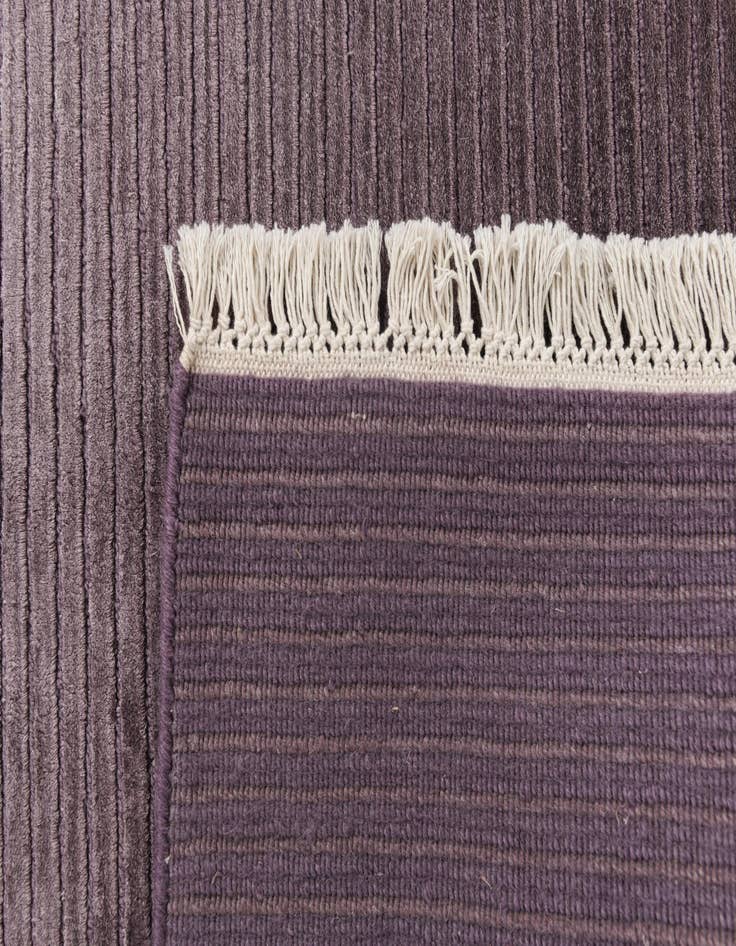 Detail image of 6' 6 x 9' 11  Hand Knotted Darya Wool Rug