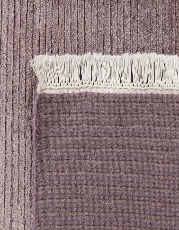 Detail image of 6' 6 x 9' 11  Hand Knotted Darya Wool Rug