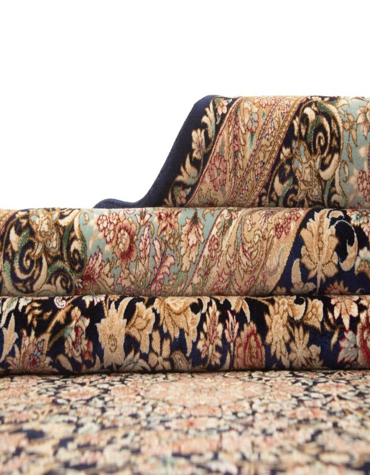 Detail image of 6' 5 x 9' 7 Ghom Design Rug
