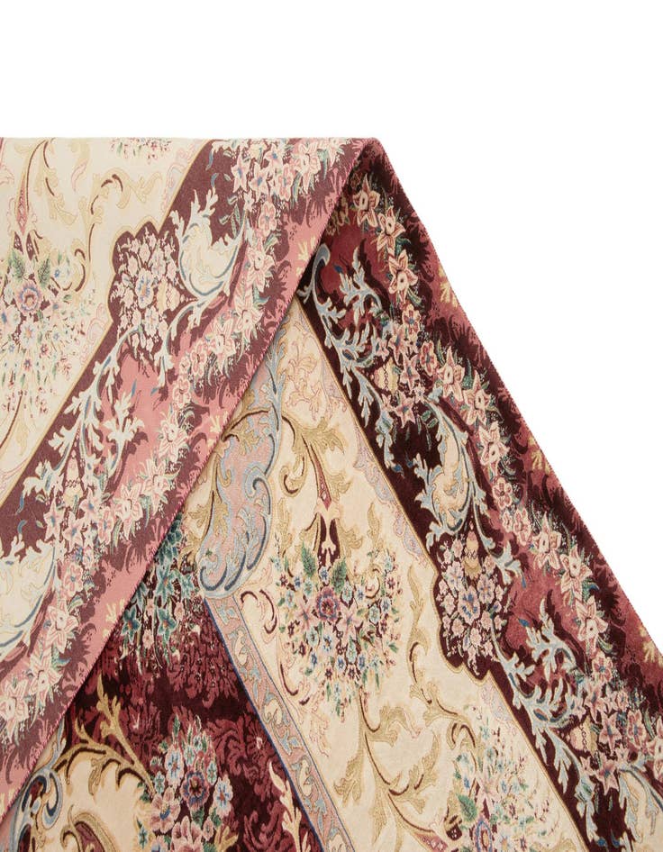 Detail image of 6' 4 x 9' 10 Ghom Design Rug