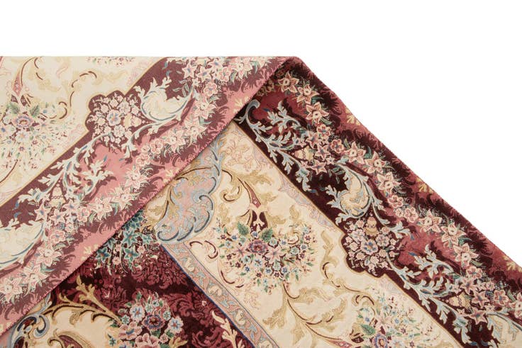 Detail image of 6' 4 x 9' 10 Ghom Design Rug