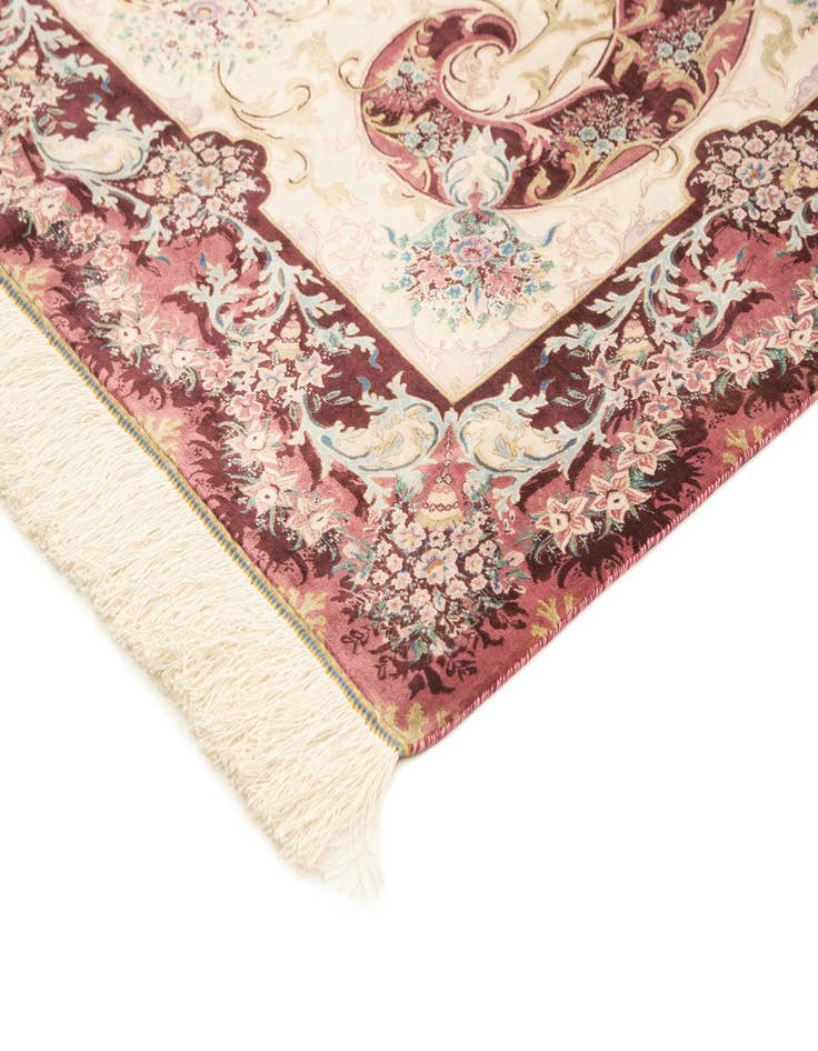 Detail image of 6' 4 x 9' 10 Ghom Design Rug