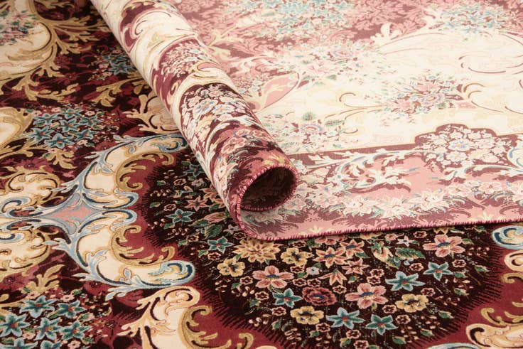 Detail image of 6' 4 x 9' 10 Ghom Design Rug