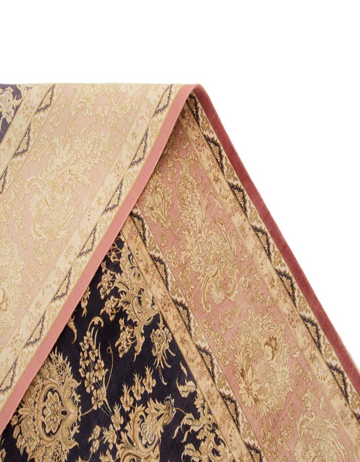 Detail image of 6' 3 x 9' 11 Ghom Design Rug