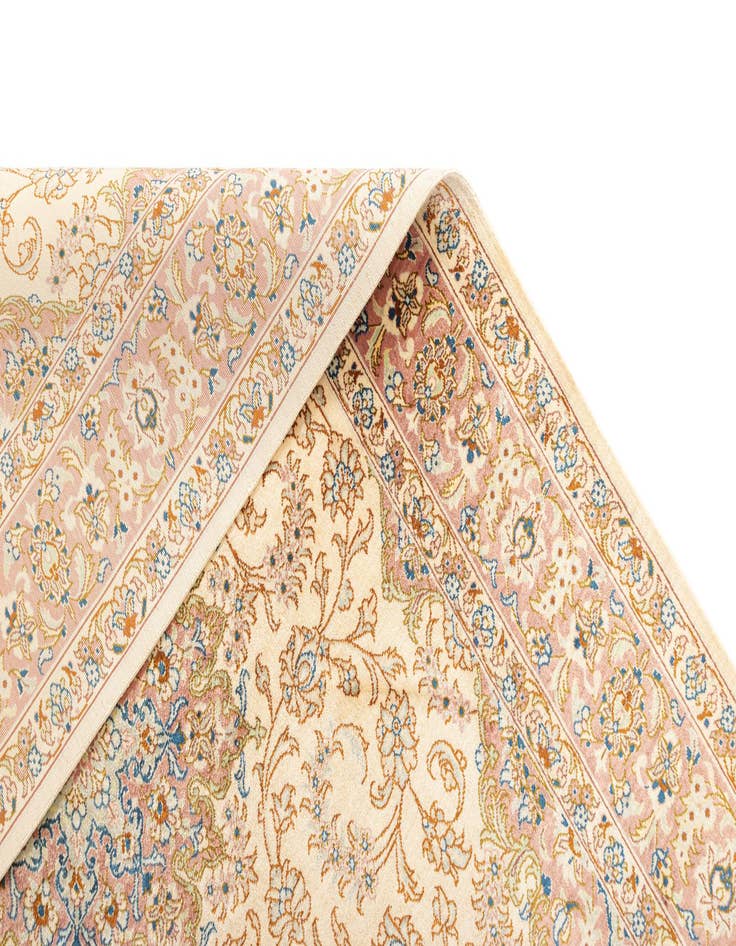 Detail image of 3' 3 x 4' 9 Ghom Silk Rug