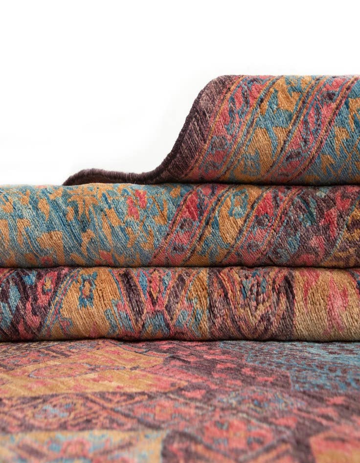 Detail image of 8' 2 x 9' 9  Hand Knotted Mamluk Rug