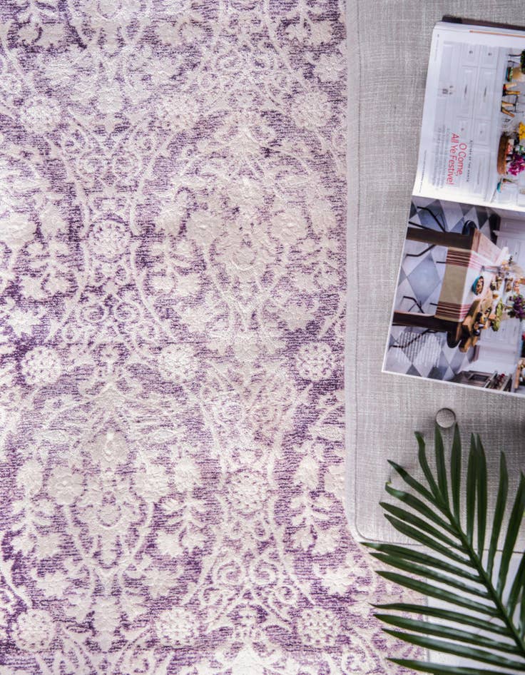 Detail image of 7' x 10' Modern Classical Rug