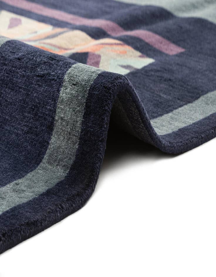 Detail image of 6' 6 x 7' 11 Scala Rug