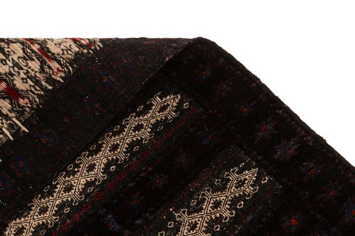 2' 8 x 4' 7 Sofreh Rug