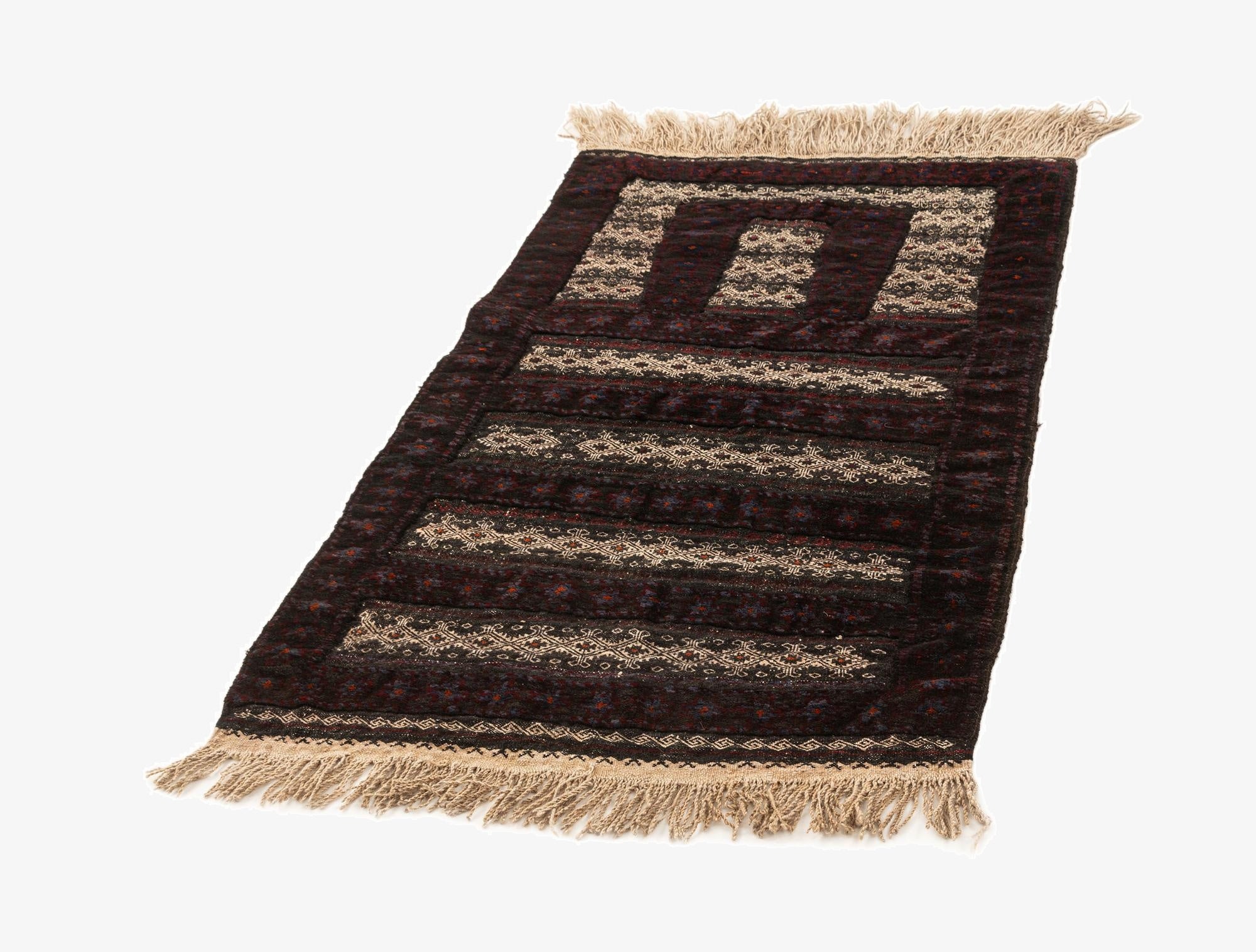2' 8 x 4' 7 Sofreh Rug