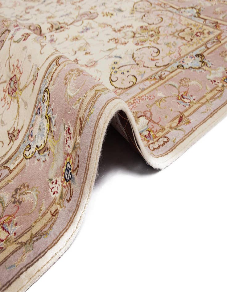 Detail image of 4' 10 x 6' 8 Tabriz Rug