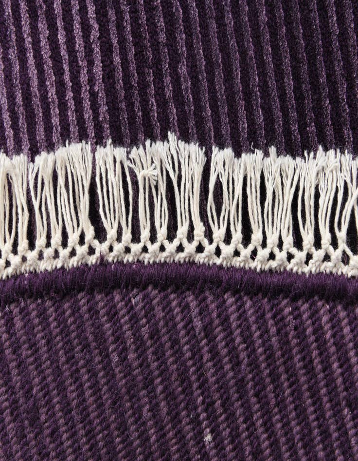 Detail image of 6' 6 x 6' 6  Hand Knotted Darya Wool Round Rug