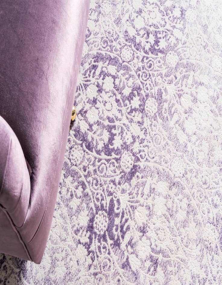 Detail image of 6' x 6' Modern Classical Round Rug