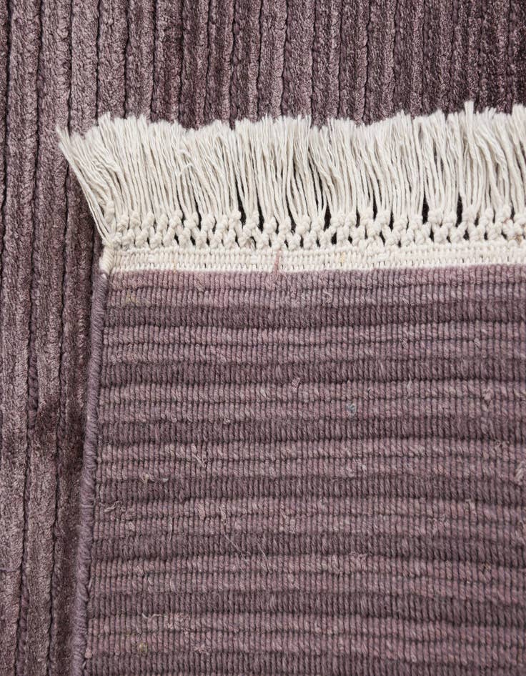 Detail image of 2' 5 x 2' 6  Hand Knotted Darya Wool Square Rug