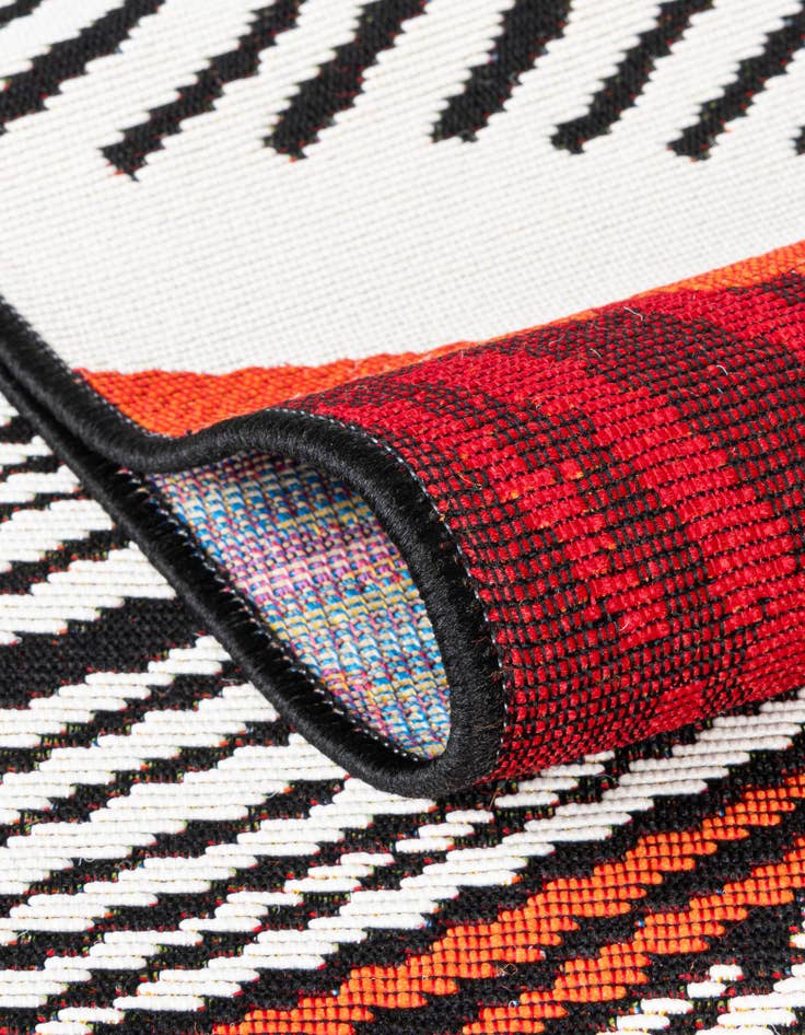 Detail image of 5' x 8'  Washable Modern Indoor / Outdoor Rug