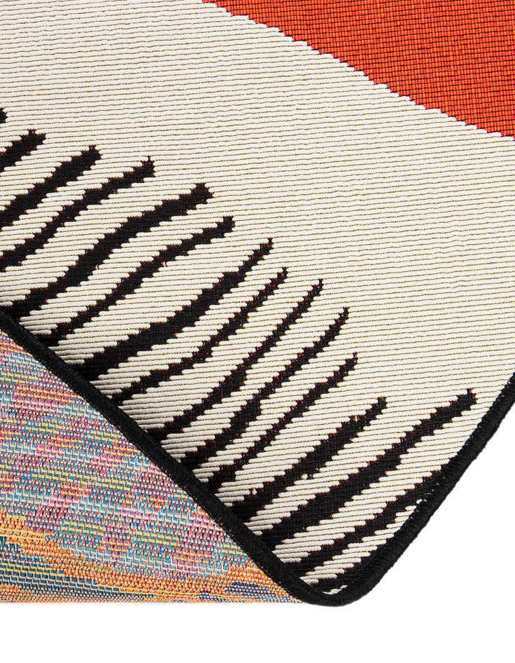 Detail image of 5' x 5' Easy-Clean Modern Indoor / Outdoor Round Rug