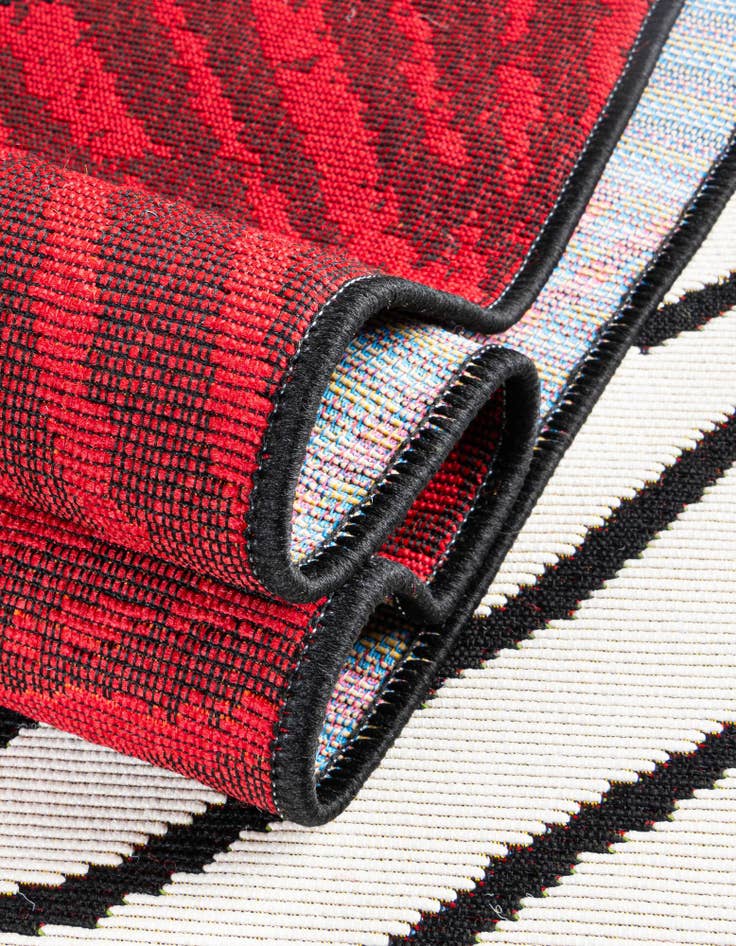 Detail image of 5' x 5' Easy-Clean Modern Indoor / Outdoor Round Rug