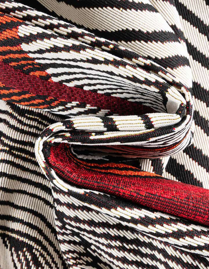 2' 7 x 10' Easy-Clean Modern Indoor / Outdoor Runner Rug