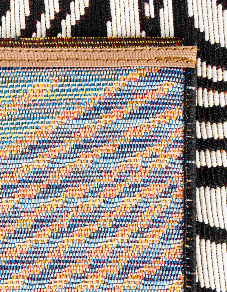 Detail image of 2' 7 x 10' Easy-Clean Modern Indoor / Outdoor Runner Rug