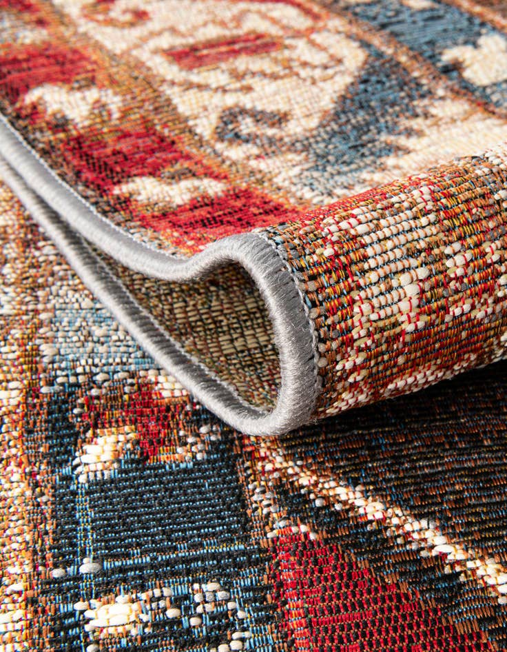 Detail image of 4' x 4'  Washable Traditional Indoor / Outdoor Round Rug