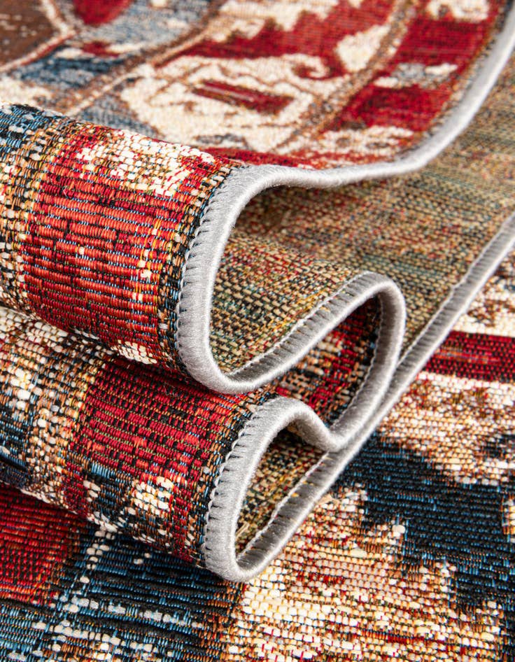 Detail image of 4' x 4'  Washable Traditional Indoor / Outdoor Round Rug