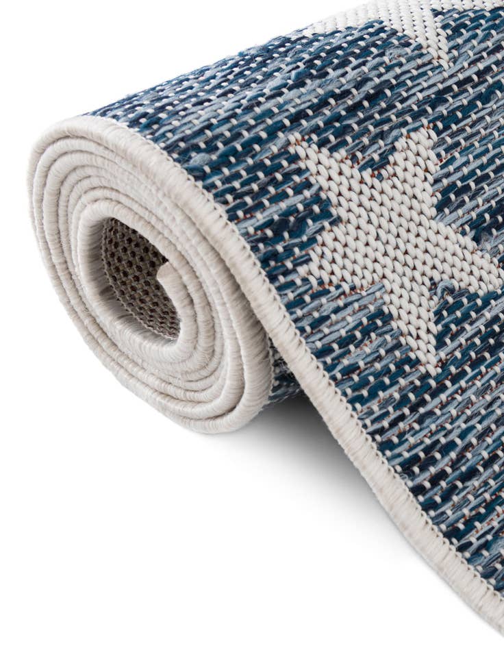 Detail image of 7' 10 x 10' Easy-Clean Jill Zarin Indoor / Outdoor Oval Rug