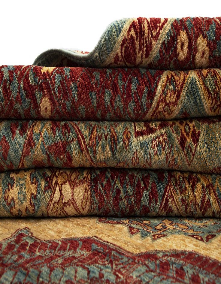 Detail image of 9' 11 x 13' 11 Amina Wool Rug