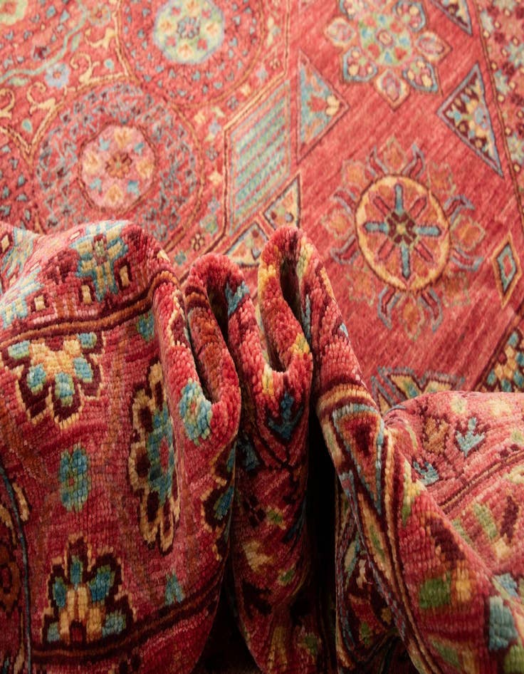 Detail image of 6' 7 x 9' 10 Amina Wool Rug