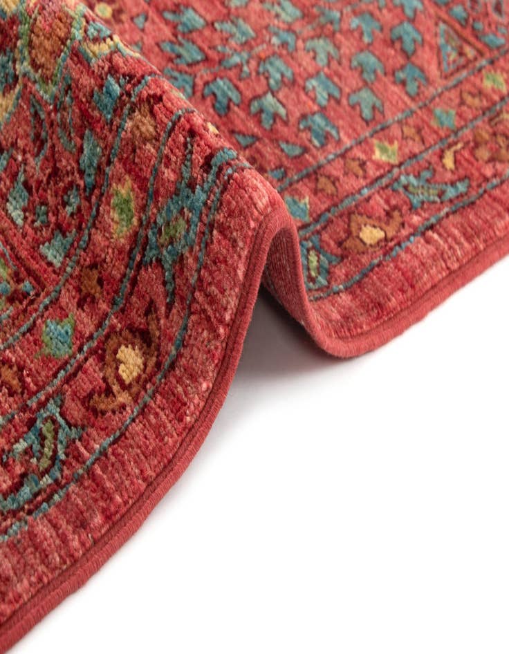 Detail image of 6' 7 x 9' 10 Amina Wool Rug