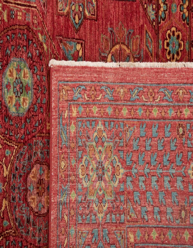 Detail image of 6' 7 x 9' 10 Amina Wool Rug