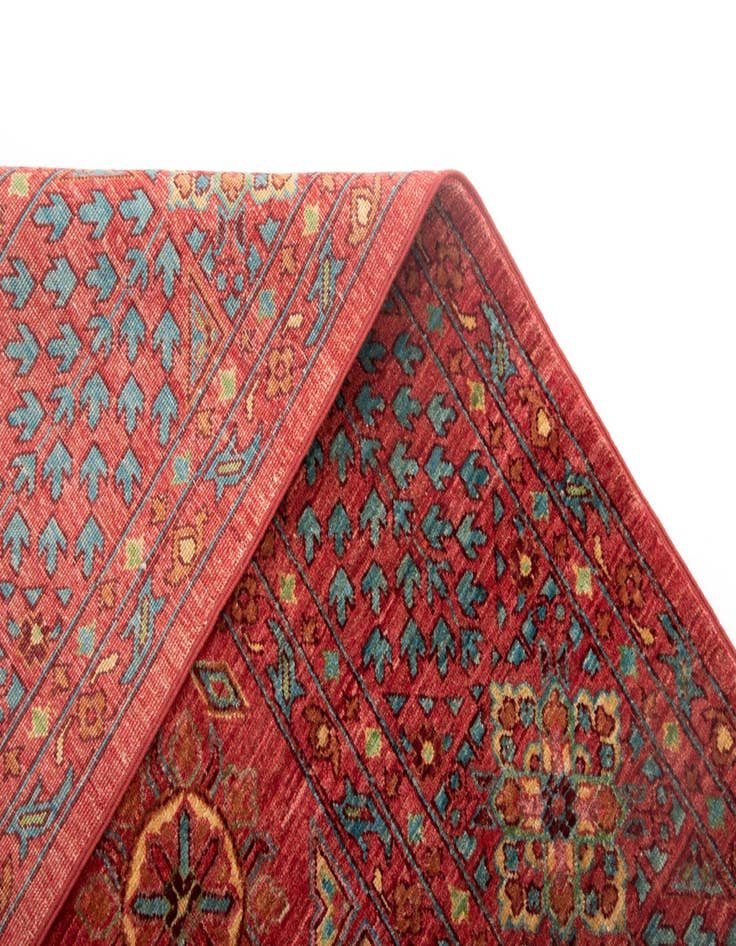 Detail image of 6' 7 x 9' 10 Amina Wool Rug