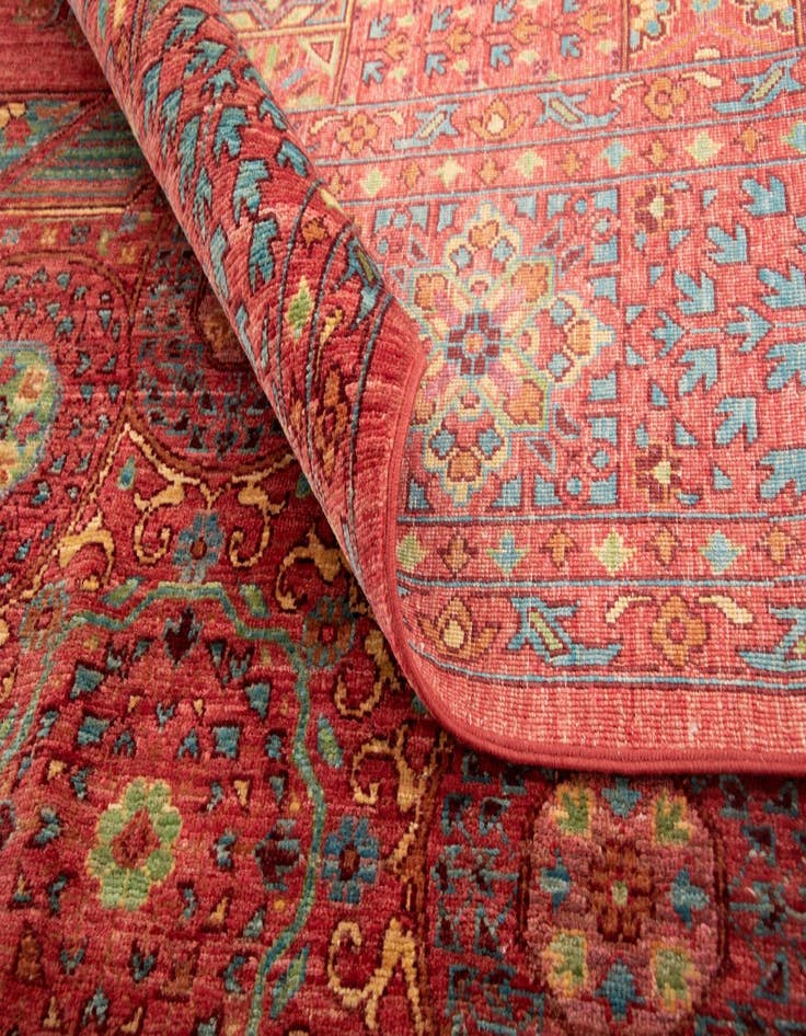 Detail image of 6' 7 x 9' 10 Amina Wool Rug