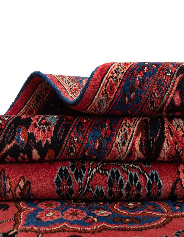 Detail image of 6' 8 x 9' 2 Arak Wool Rug