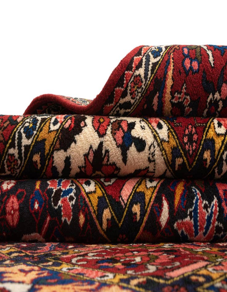Detail image of 6' 8 x 9' 11 Bachtiar Wool Rug