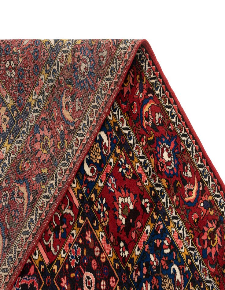Detail image of 6' 8 x 9' 11 Bachtiar Wool Rug