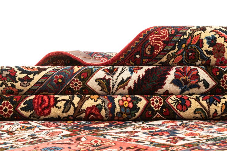 Detail image of 6' 11 x 10' 4 Bachtiar Rug