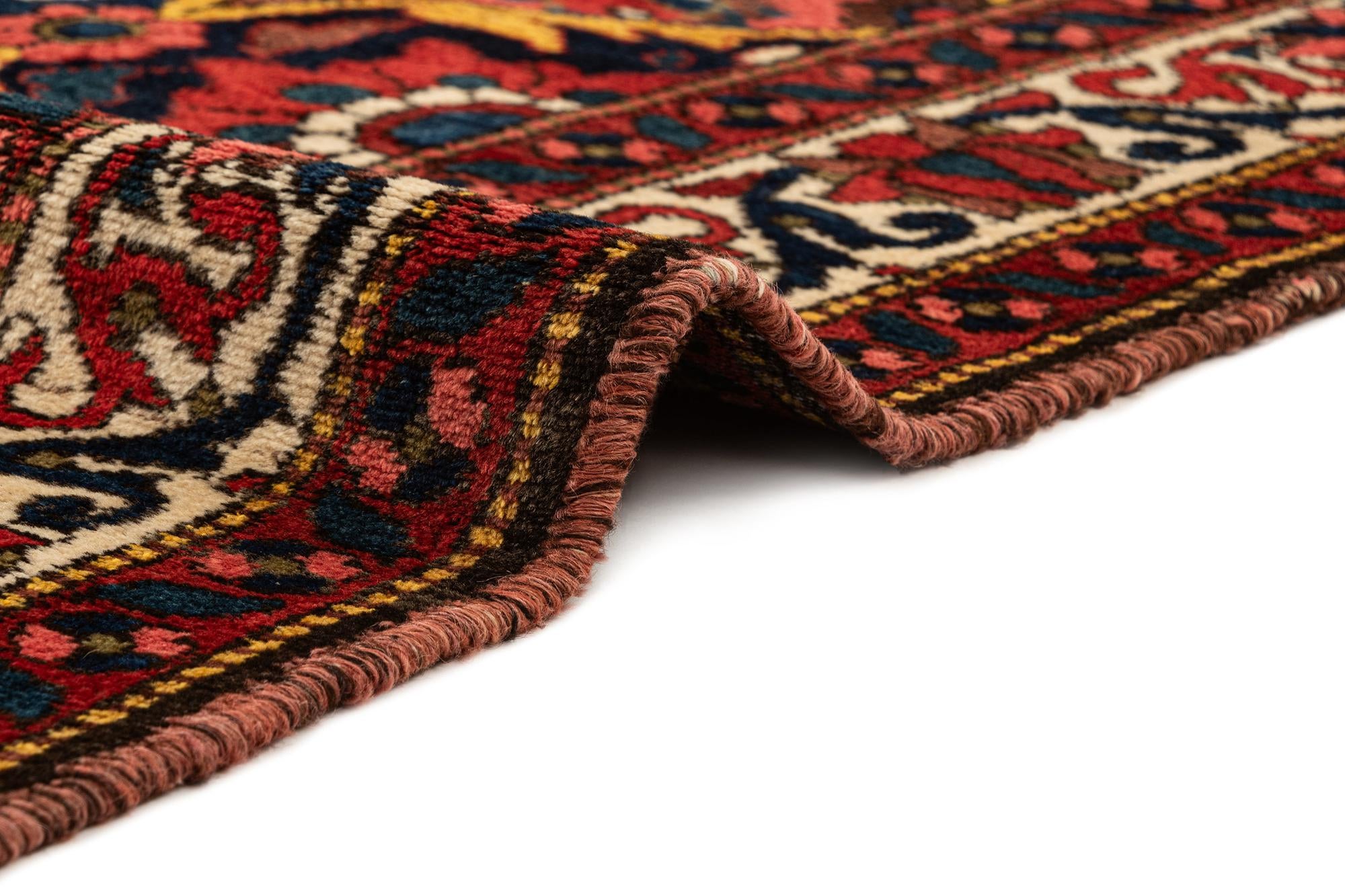 4' 9 x 6' 9 Bachtiar Rug