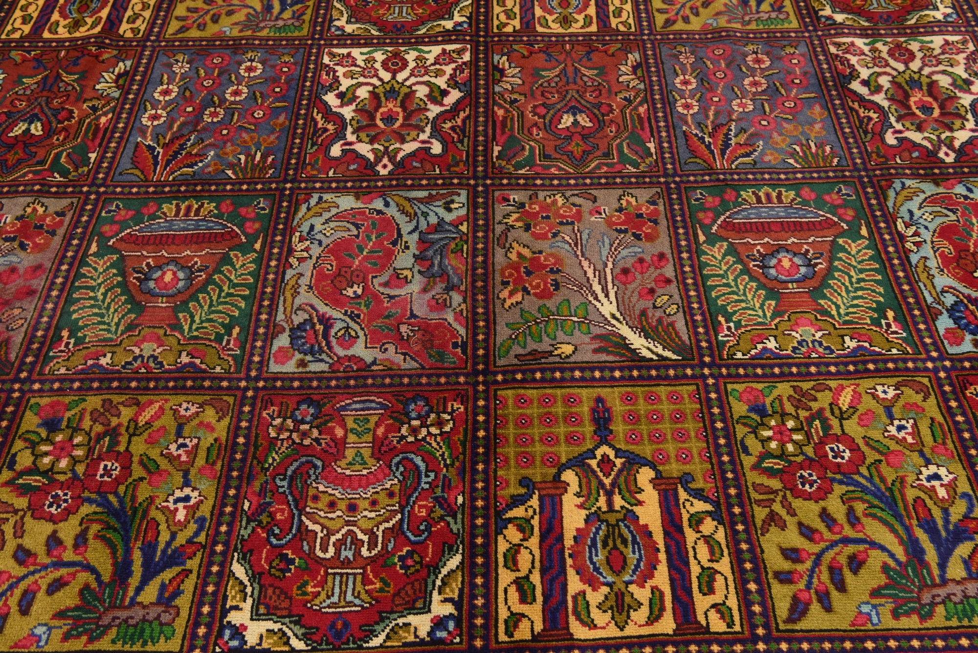 10' 2 x 13' Hand Knotted Bakhtiar Persian Wool Rug