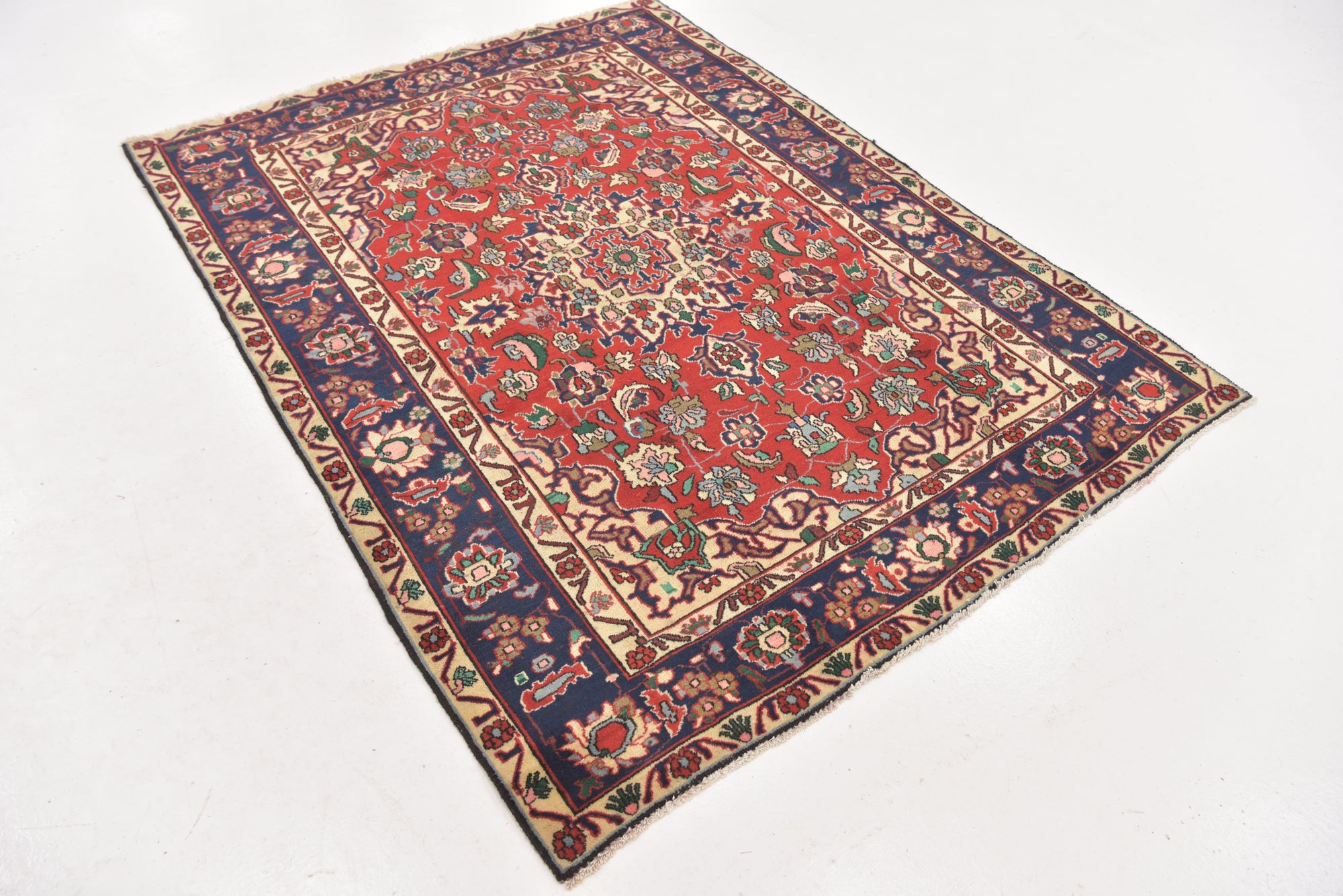 4' 10 x 6' 6 Hand Knotted Bakhtiar Persian Wool Rug