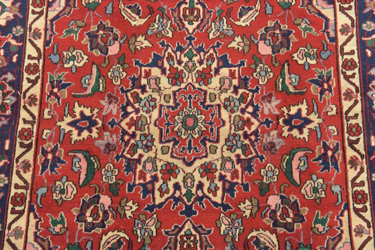 Detail image of 4' 10 x 6' 6 Hand Knotted Bakhtiar Persian Wool Rug