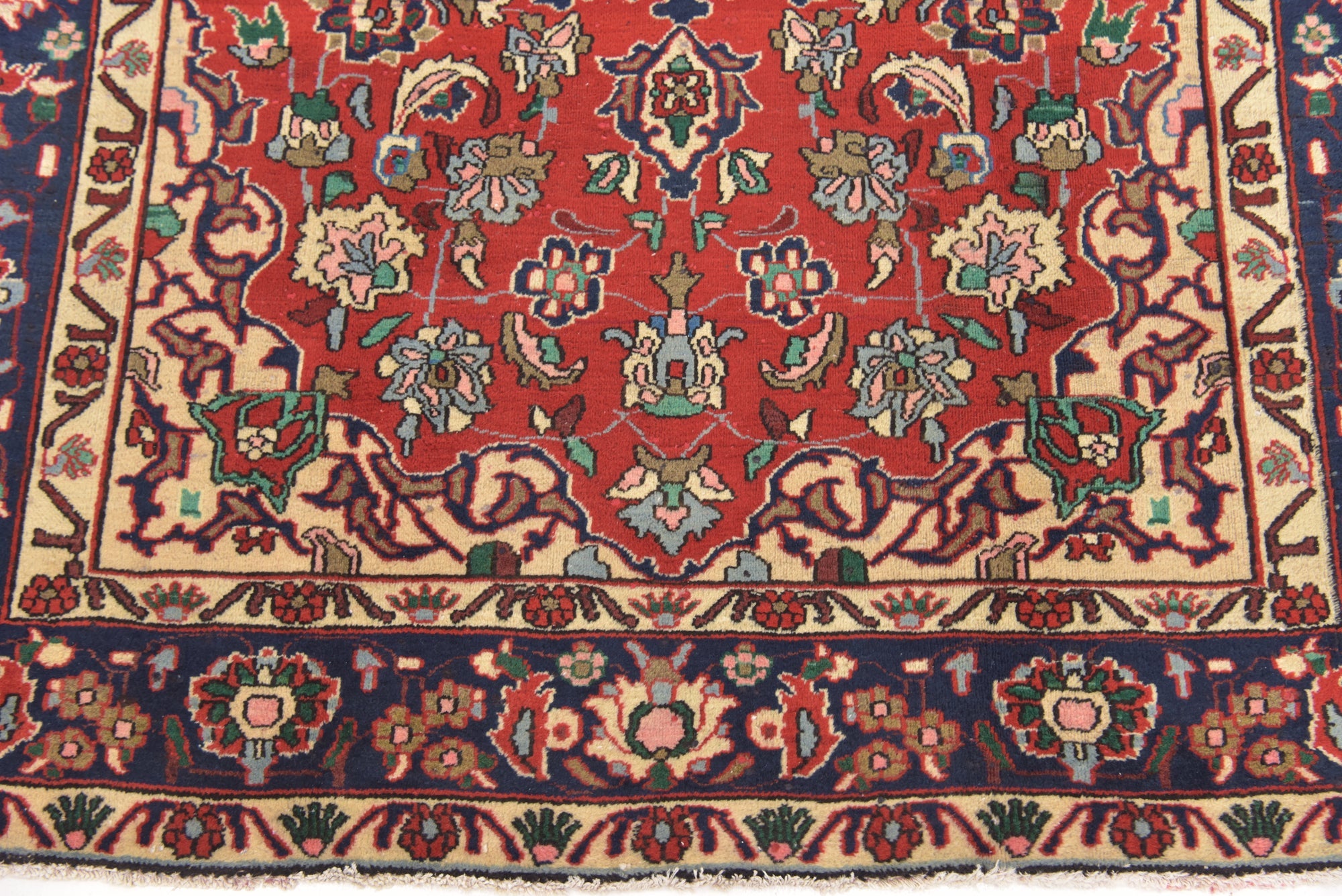 4' 10 x 6' 6 Hand Knotted Bakhtiar Persian Wool Rug