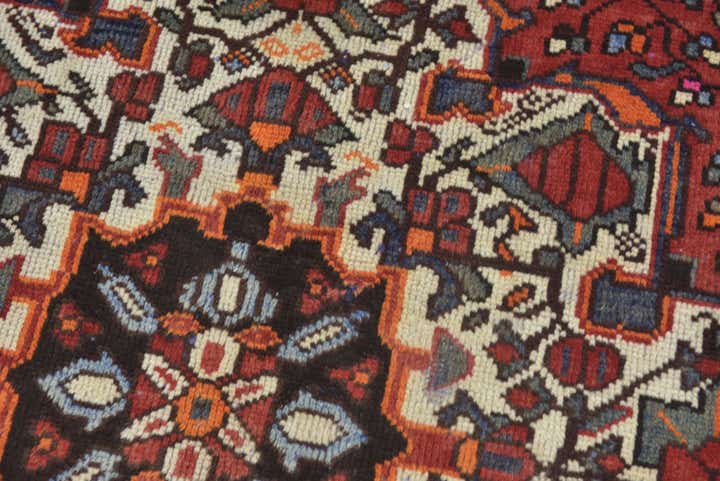 7' x 10' Hand Knotted Bakhtiar Persian Wool Rug