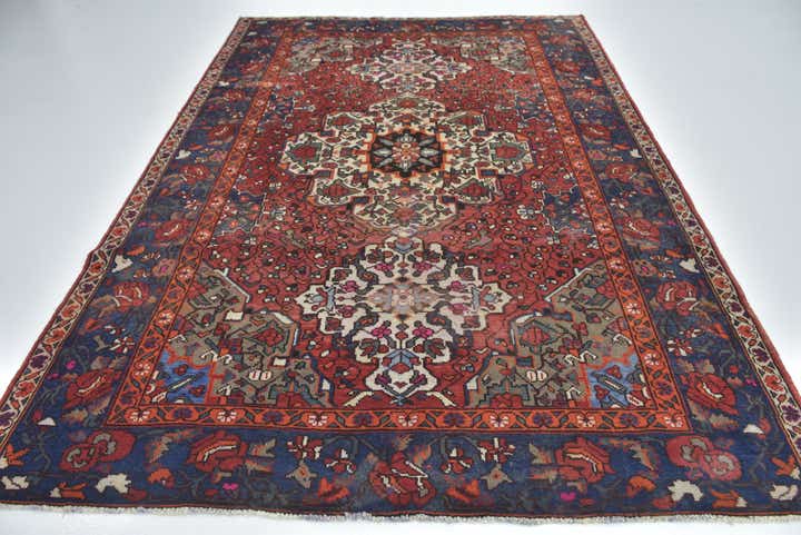 7' x 10' Hand Knotted Bakhtiar Persian Wool Rug