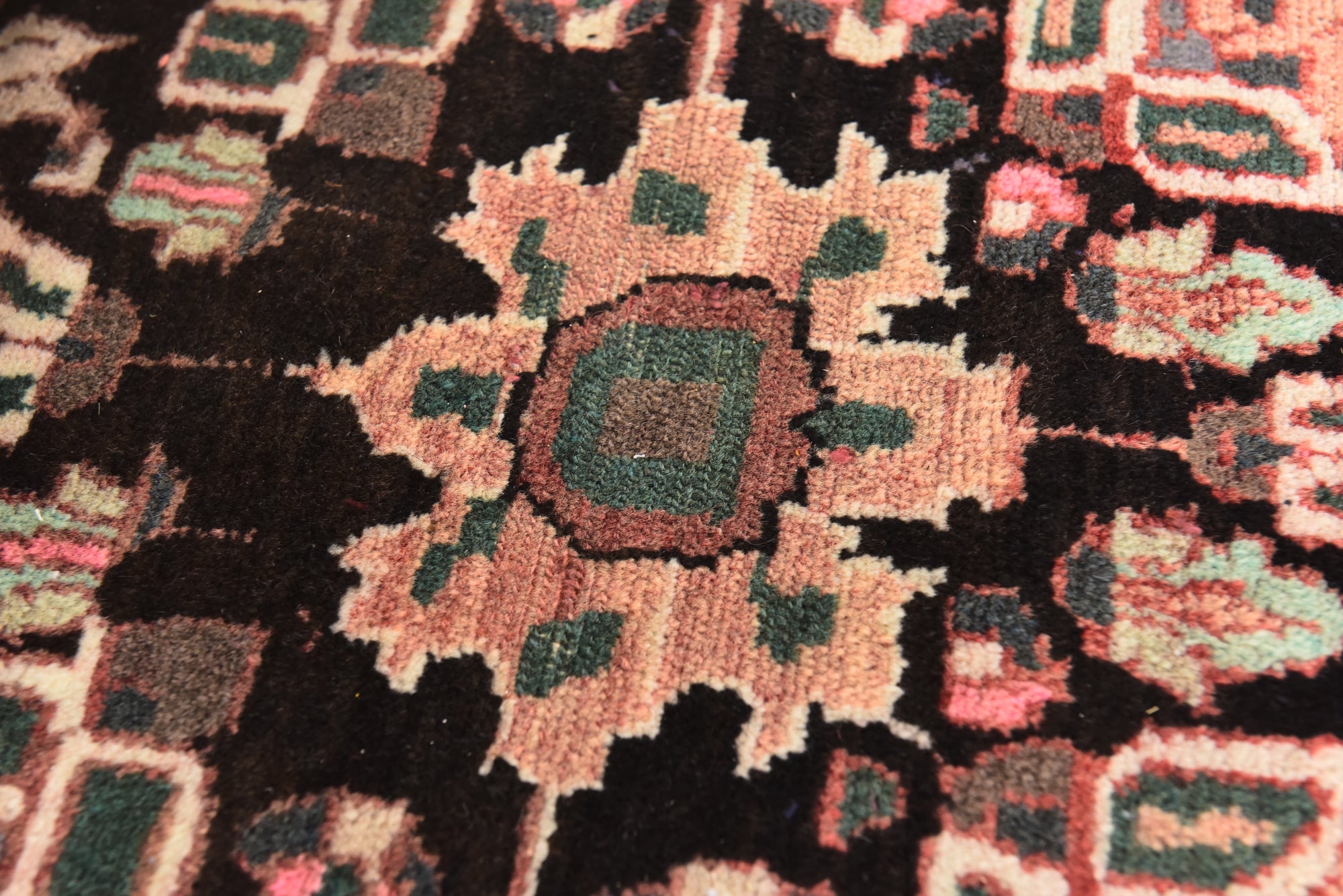 5' 2 x 9' 2 Hand Knotted Bakhtiar Persian Wool Rug